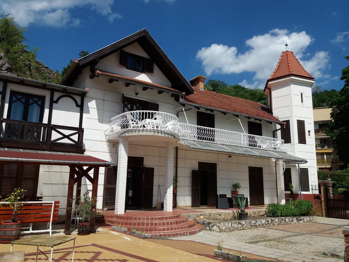 Valcsics Villa Panzio Pecs Exterior photo