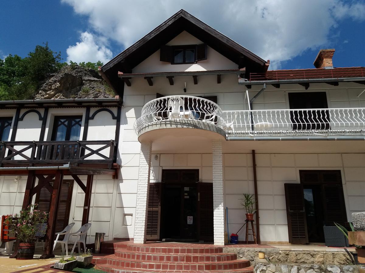 Valcsics Villa Panzio Pecs Exterior photo